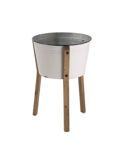 Cubo de metal con base de madera para la decoración de espacios en hoteles y escaparates en tiendas