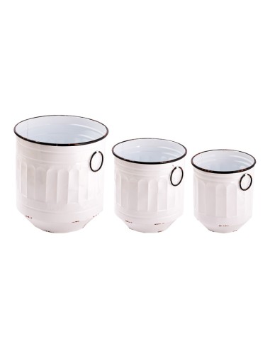 Cubos de metal para la decoración de espacios en hoteles y escaparates en tiendas