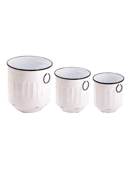 Cubos de metal para la decoración de espacios en hoteles y escaparates en tiendas