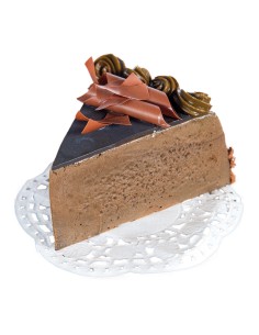 Rebanada de pastel de chocolate para la decoración de verano en escaparates de tiendas o comercios