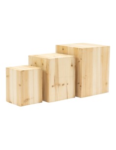 Pedestales de madera en juego para la decoración de verano en escaparates de tiendas o comercios