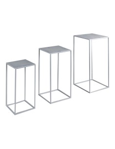 Mesas de metal para la decoración de espacios en hoteles y escaparates en tiendas 2