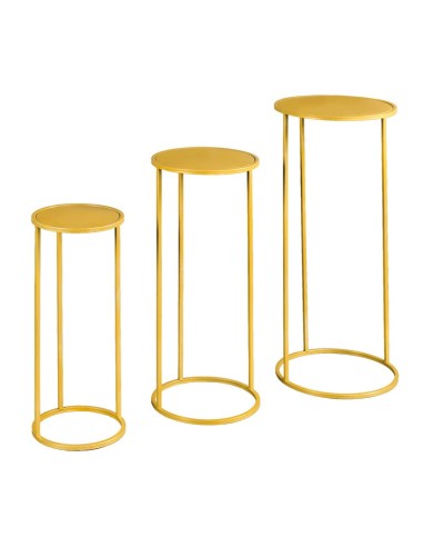 Mesas de metal para la decoración de espacios en hoteles y escaparates en tiendas