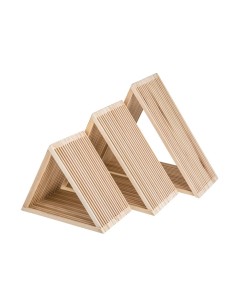 Expositor triangular de madera para la decoración de espacios y escaparates e interior de tiendas 2