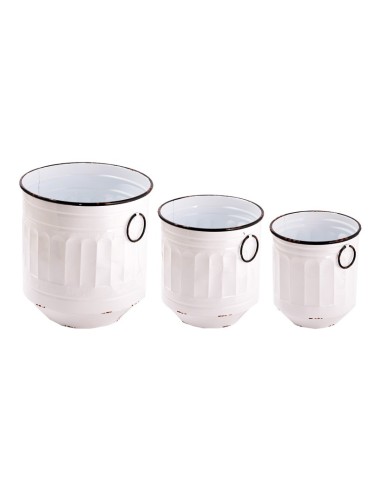Cubos de metal para la decoración de espacios en hoteles y escaparates en tiendas