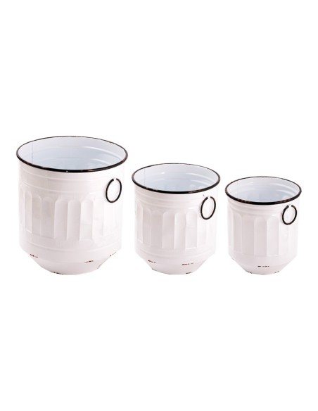 Cubos de metal para la decoración de espacios en hoteles y escaparates en tiendas