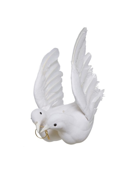 Par de palomas con anillo para la decoración en del día de los enamorados