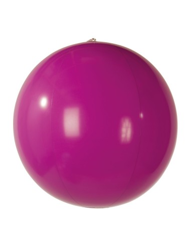 Pelota de playa para la decoración de verano en escaparates de tiendas o comercios