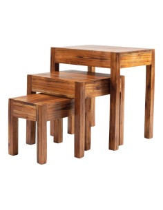 Mesas de madera en conjunto para la decoración de verano en escaparates de tiendas o comercios 2