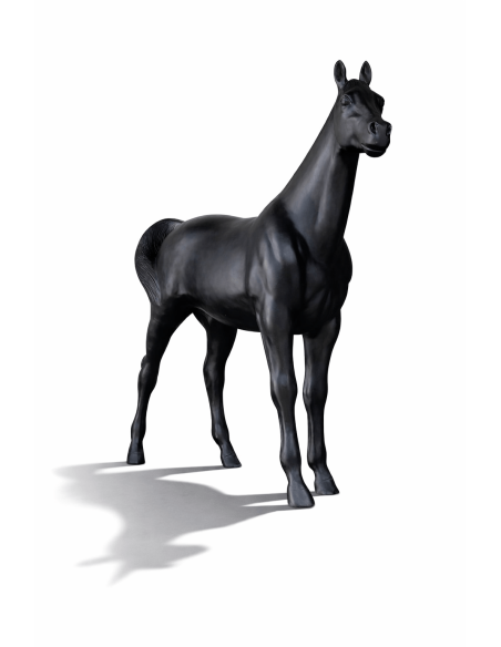 Figura realista de caballo negro a tamaño real en fibra de vidrio para tematización y decoración comercial La Decoteca